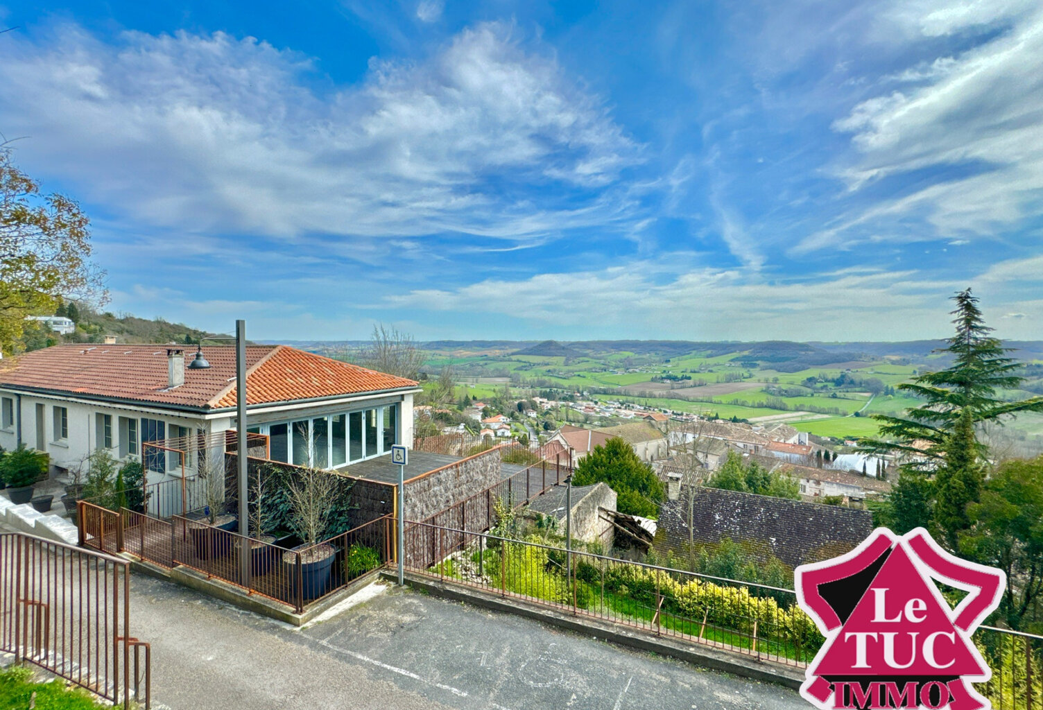 Ensemble Immobilier dans l'un des plus beaux villages de Fra — photo 1