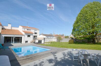 vente maison 677 600 € à proximité de Champagné-les-Marais (85450)