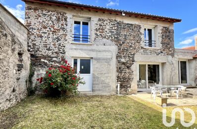 vente maison 239 000 € à proximité de Chanat-la-Mouteyre (63530)