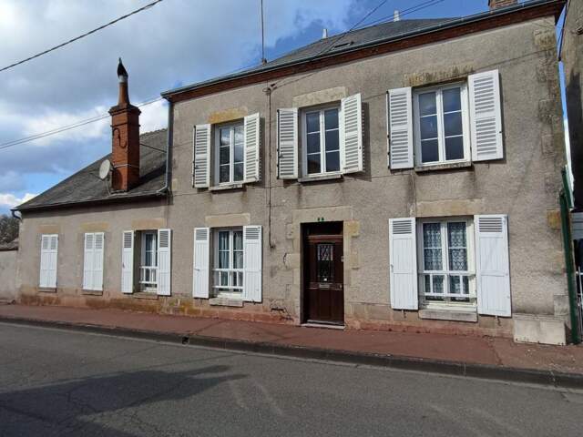 Ensemble immobilier comprenant 2 habitations centre Lorris — photo du bien