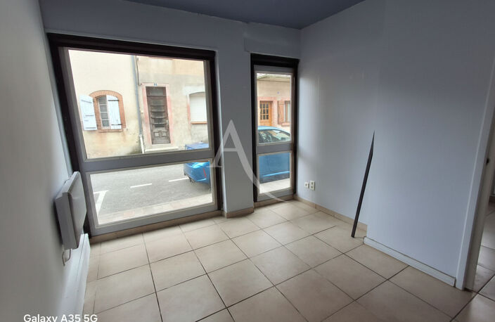 LOMBEZ- local commercial — photo 3