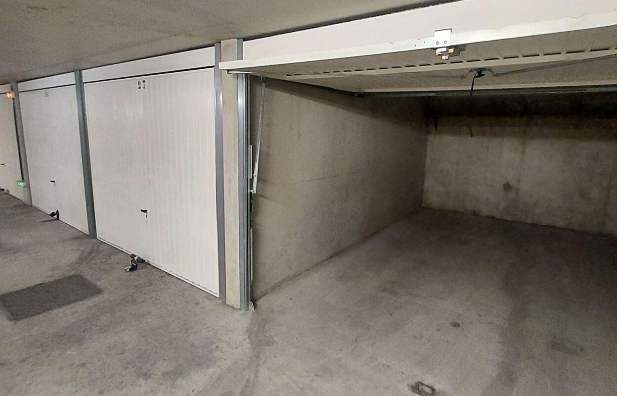garage  pièces 15 m2 à louer à Marseille 11 (13011)