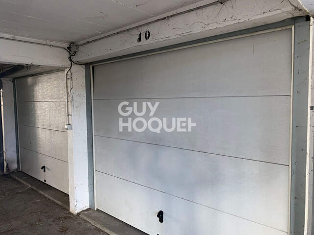 Garage de 13.6 m² à vendre loué - investissement — photo du bien
