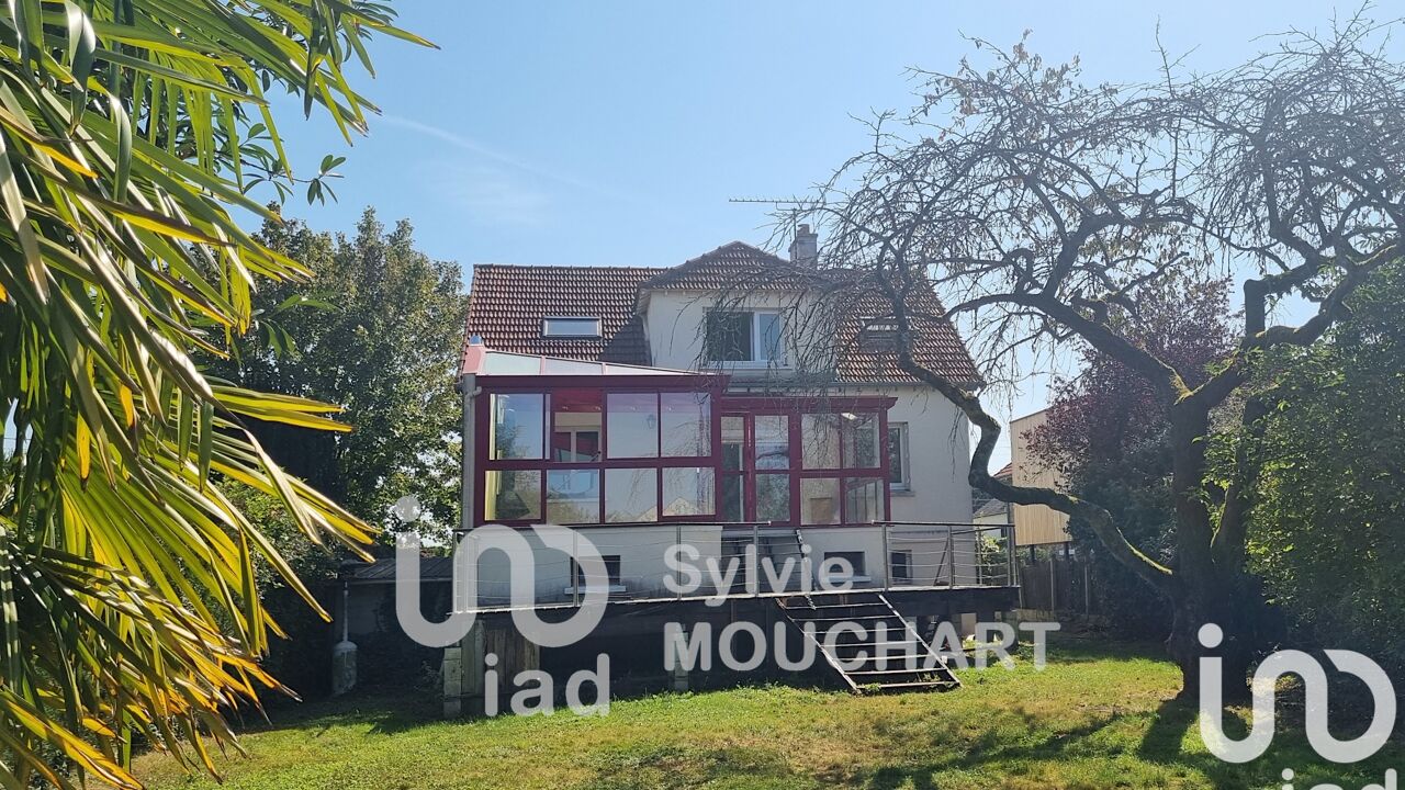maison 9 pièces 172 m2 à vendre à Le Mesnil-Saint-Denis (78320)
