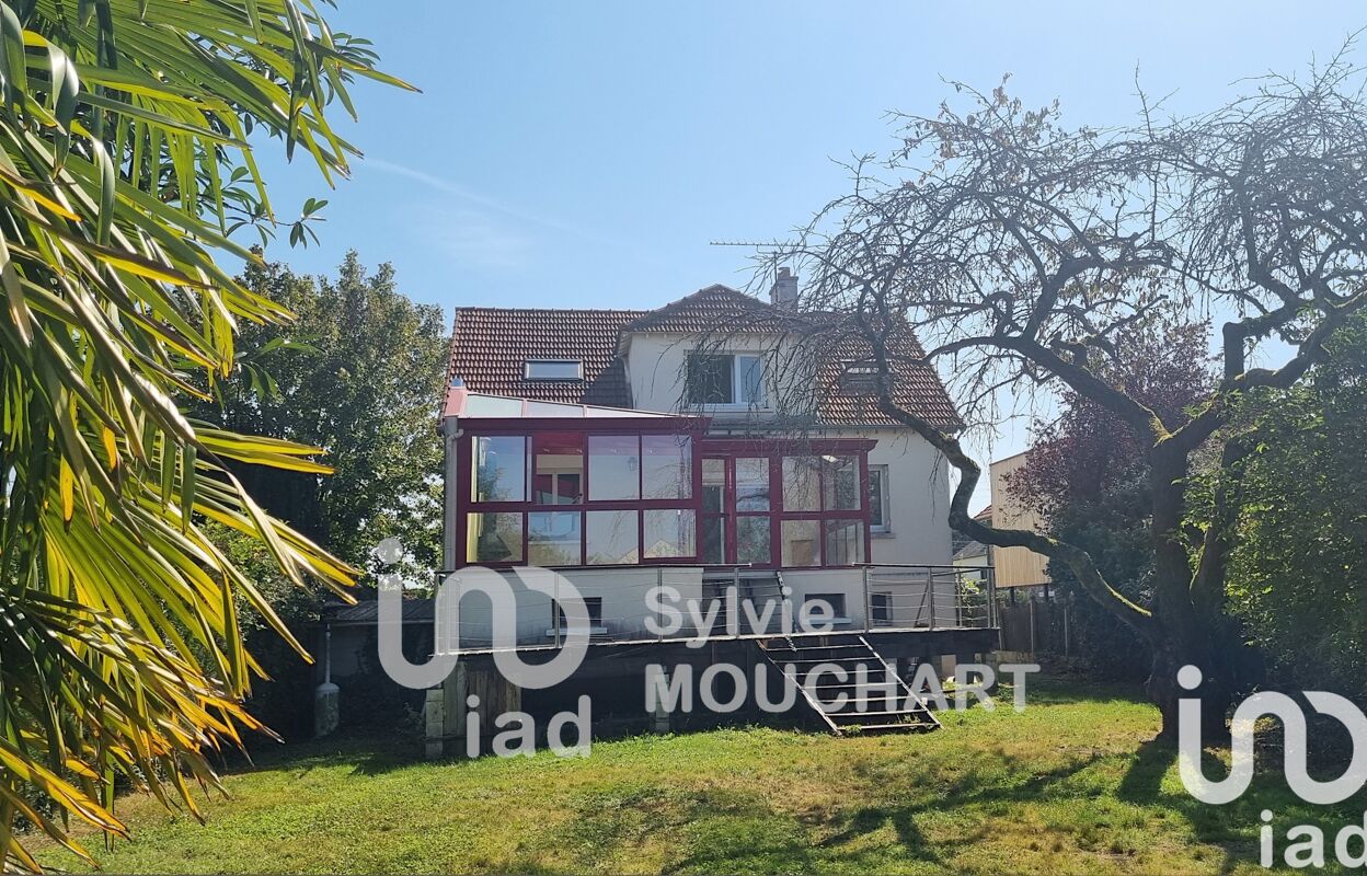 maison 9 pièces 172 m2 à vendre à Le Mesnil-Saint-Denis (78320)