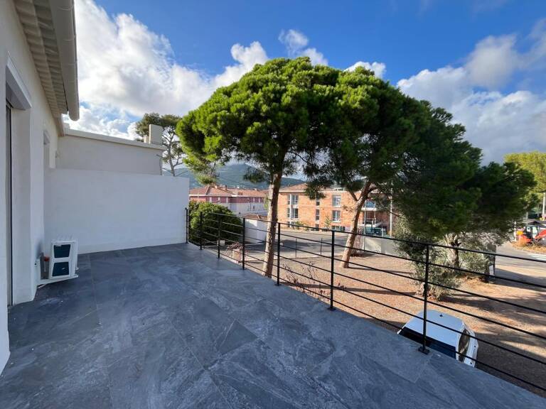 T3 en frais de notaire réduit à Vendre sur La Garde en Duplex avec terrasse et deux places de parking — photo 1