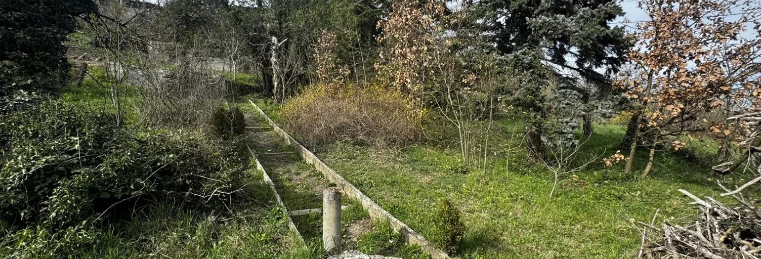 Terrain  712 m² à vendre à Saint-Jean-de-Galaure (26240)