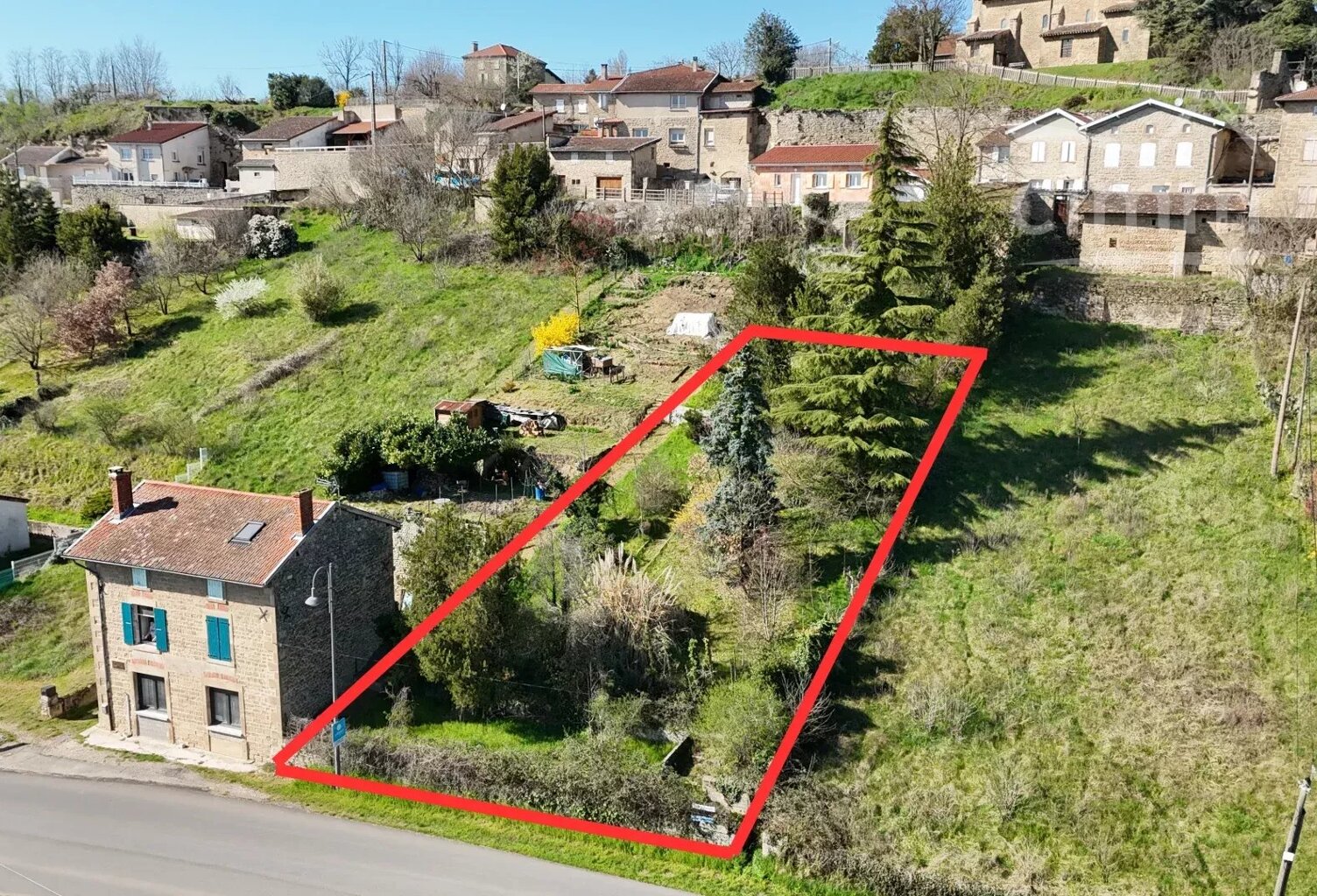 Terrain constructible de 712m² — photo 1