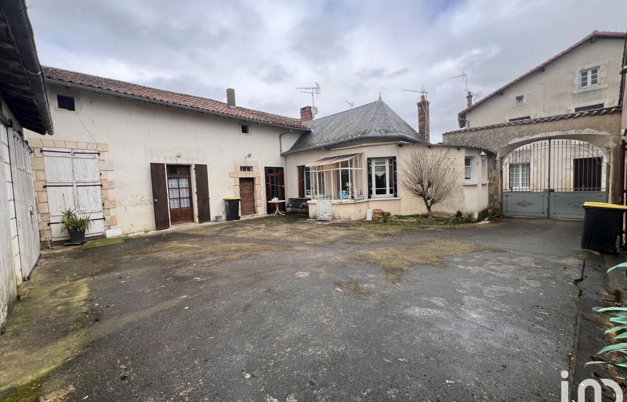 maison 7 pièces 205 m2 à vendre à Savigné (86400)