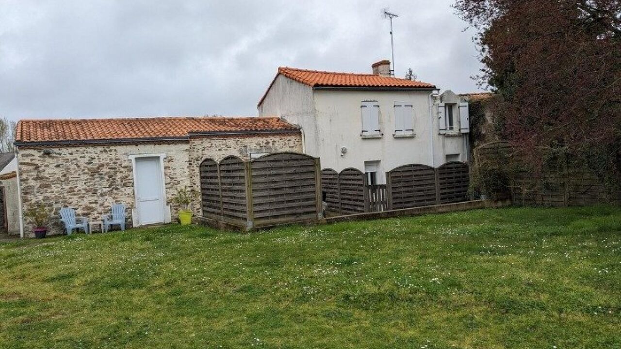 immeuble  pièces 181 m2 à vendre à Port-Saint-Père (44710)