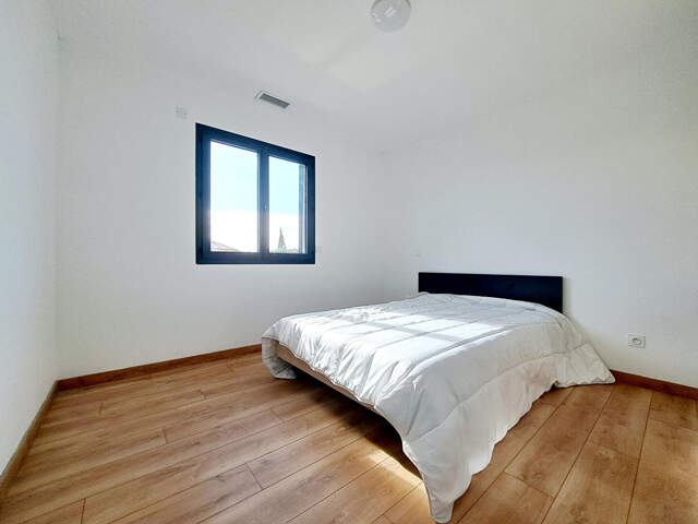 Villa moderne 3 faces de Type 5 avec piscine et garage — photo du bien