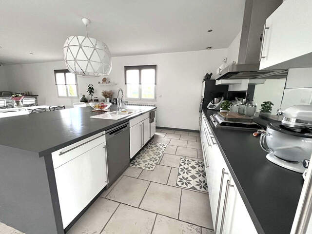 DEMEURE 200 m2 - PARCELLE DE 2200 m2 - ENTRAIGUES SUR LA SORGUE — photo du bien