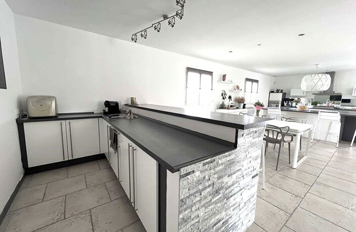 DEMEURE 200 m2 - PARCELLE DE 2200 m2 - ENTRAIGUES SUR LA SORGUE — photo 3