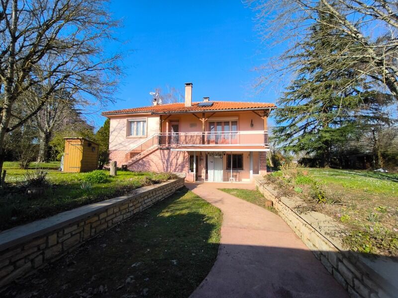 Villa / Maison 9 pièces  à vendre Montjean 16240