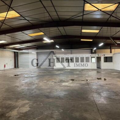 Local industriel 700 m²