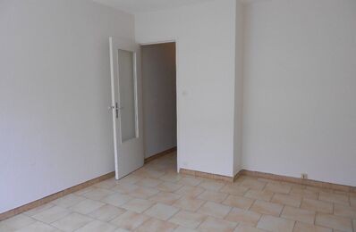 location appartement 370 € CC /mois à proximité de Jonquières-Saint-Vincent (30300)