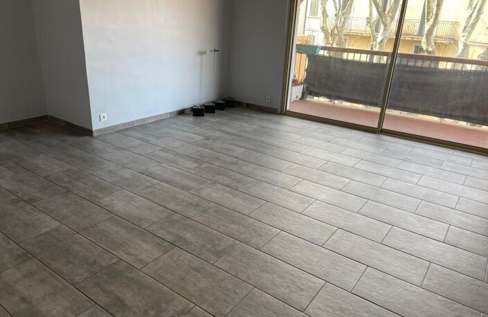 LA SEYNE SUR MER A 2 pas du port dans immeuble avec ascenseur Appartement T4 avec balcon et parking privé — photo 3