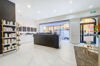 Commerce  594000 €