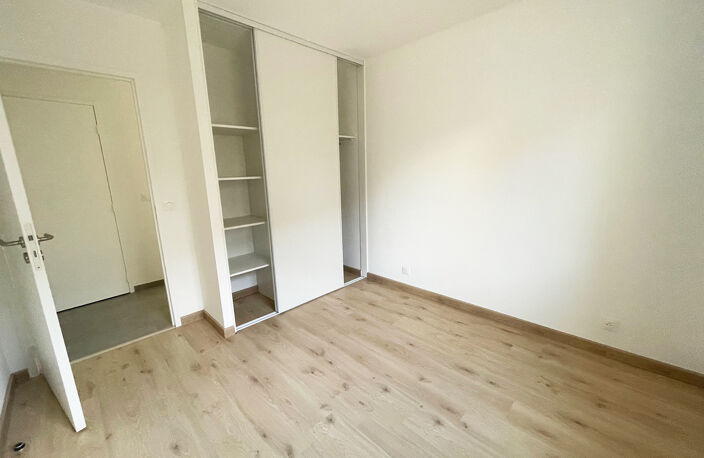 T4- REZ DE JARDIN  DE 106M2 — photo 4