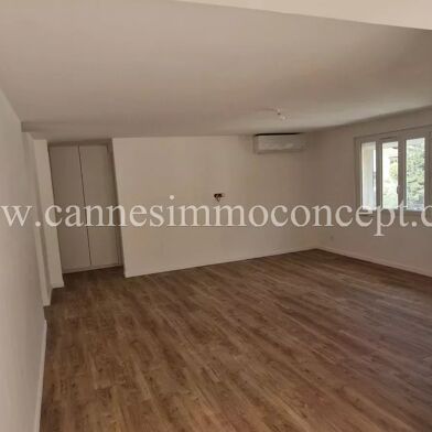 Appartement 4 pièces 1590 €