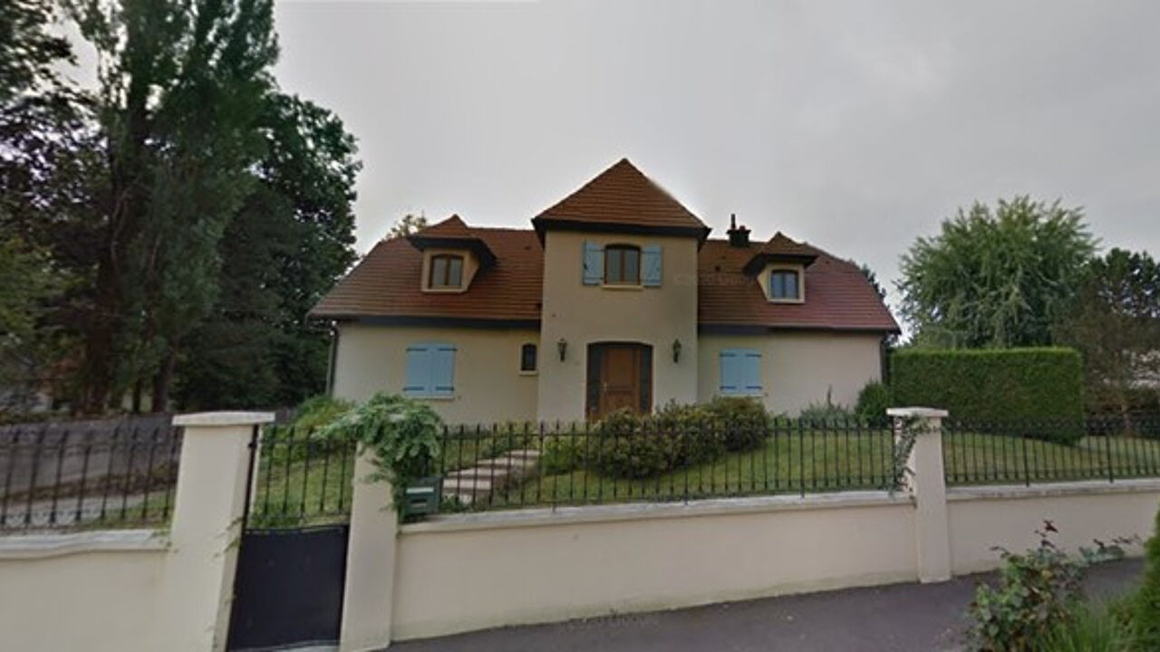 maison 9 pièces 200 m2 à louer à Luxeuil-les-Bains (70300)