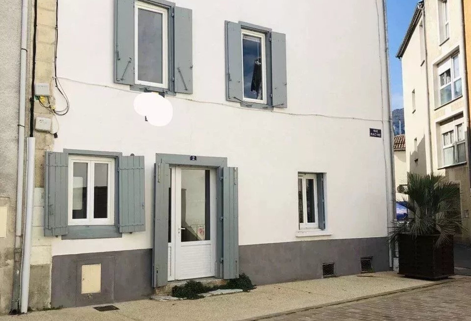 Maison en pierre rénovée sur une place piétonne, possibilité de — photo 1