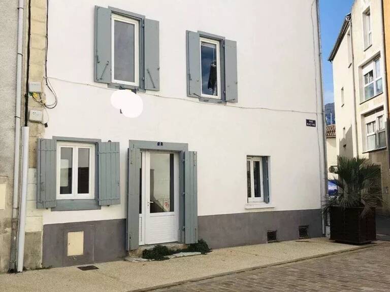 Maison en pierre rénovée sur une place piétonne, possibilité de — photo 1