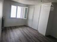 Maison en pierre rénovée sur une place piétonne, possibilité de — photo 3