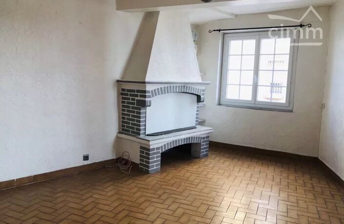Maison en pierre rénovée sur une place piétonne, possibilité de — photo 5