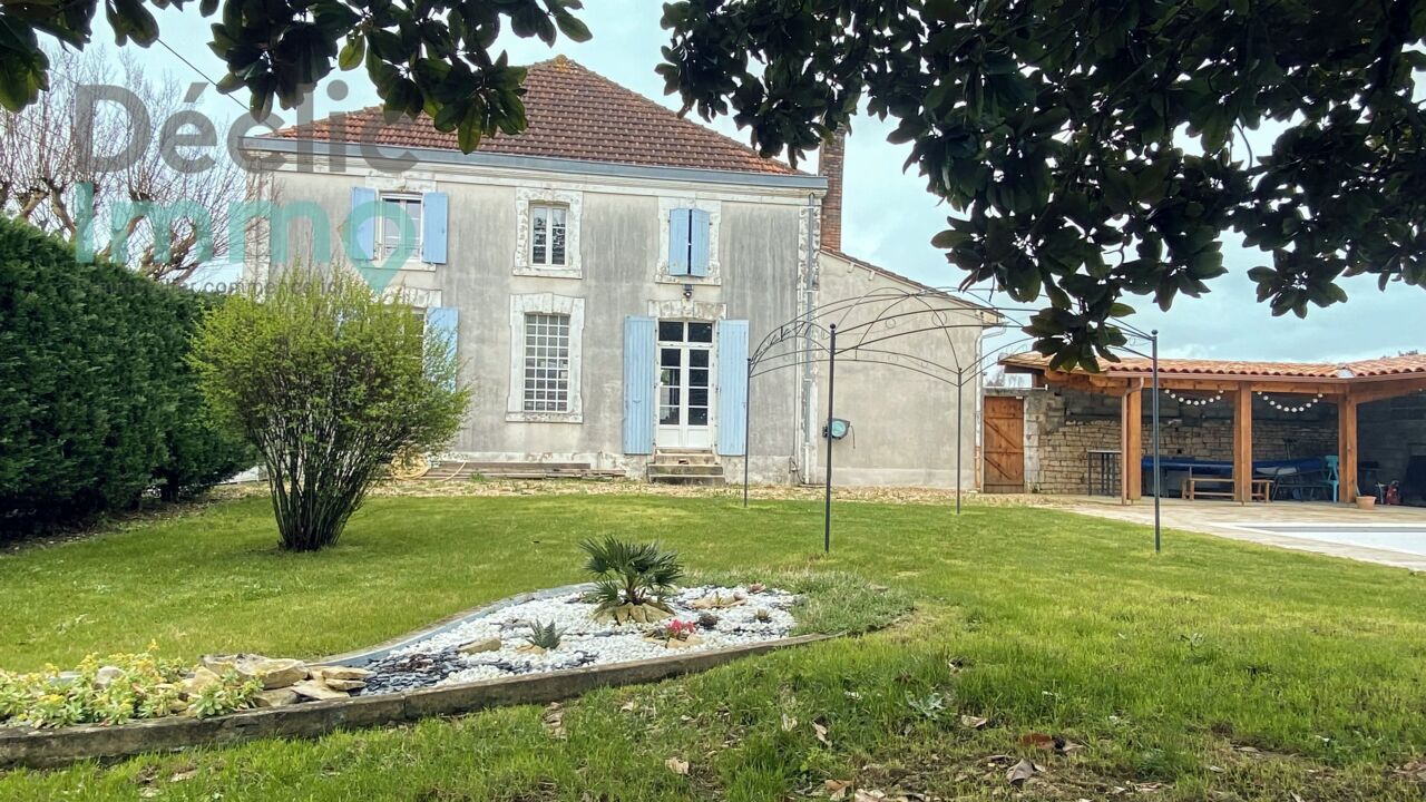 maison 7 pièces 202 m2 à vendre à Puyréaux (16230)