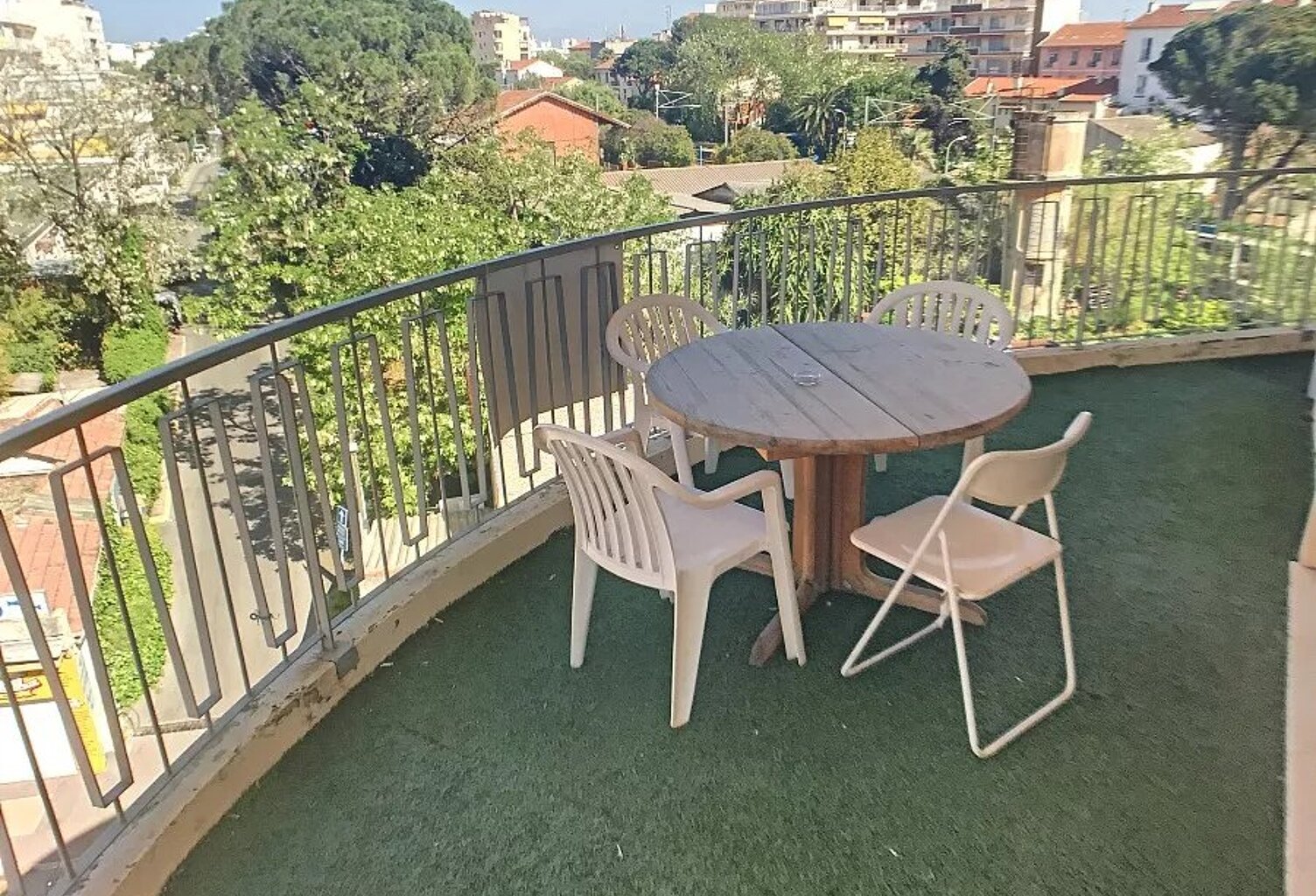 centre Juan Les Pins grand F3  DE 78m2 avec terrasse de 30M 2 ré — photo 1
