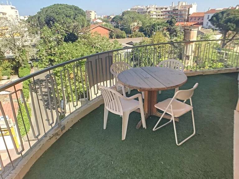 centre Juan Les Pins grand F3  DE 78m2 avec terrasse de 30M 2 ré — photo 1