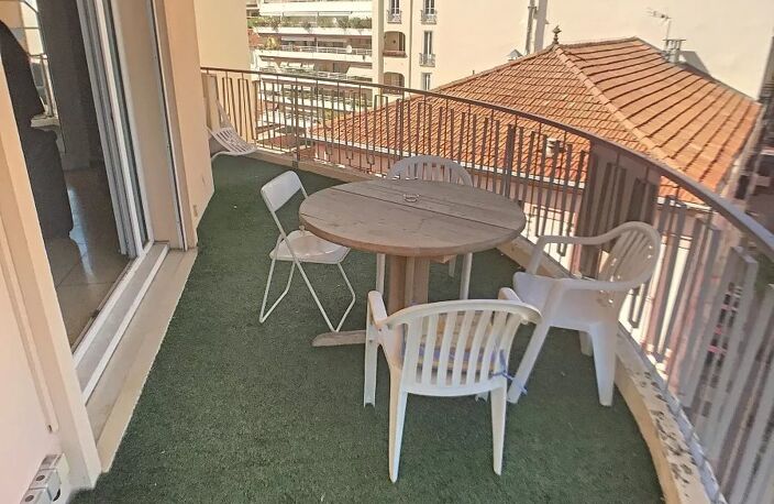 centre Juan Les Pins grand F3  DE 78m2 avec terrasse de 30M 2 ré — photo 3