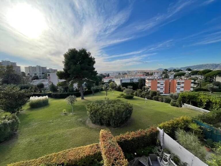 juan les pins badine F2 DERNIER ETAGE — photo 1