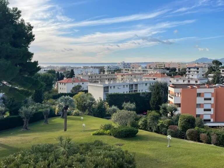 juan les pins F2 badine dernier étage — photo 1