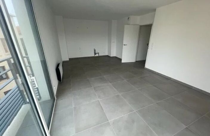 Antibes-juan centre F3 NEUF frais réduits — photo 2