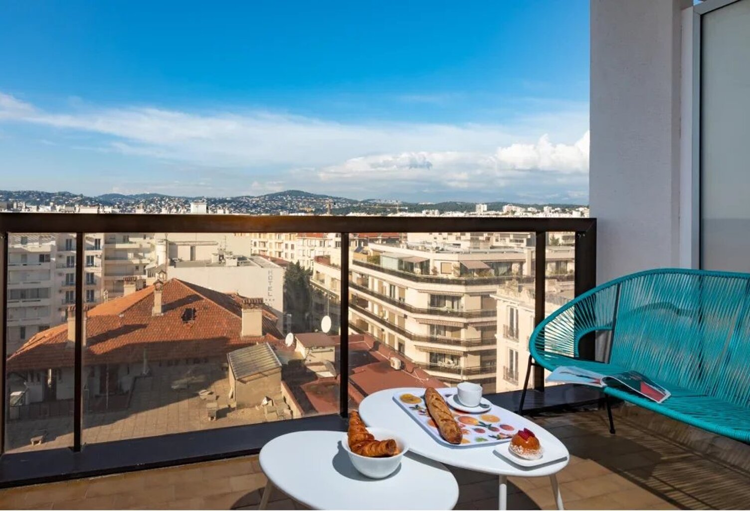 APPARTEMENT BORD DE MER VUE PANORAMIQUE — photo 1