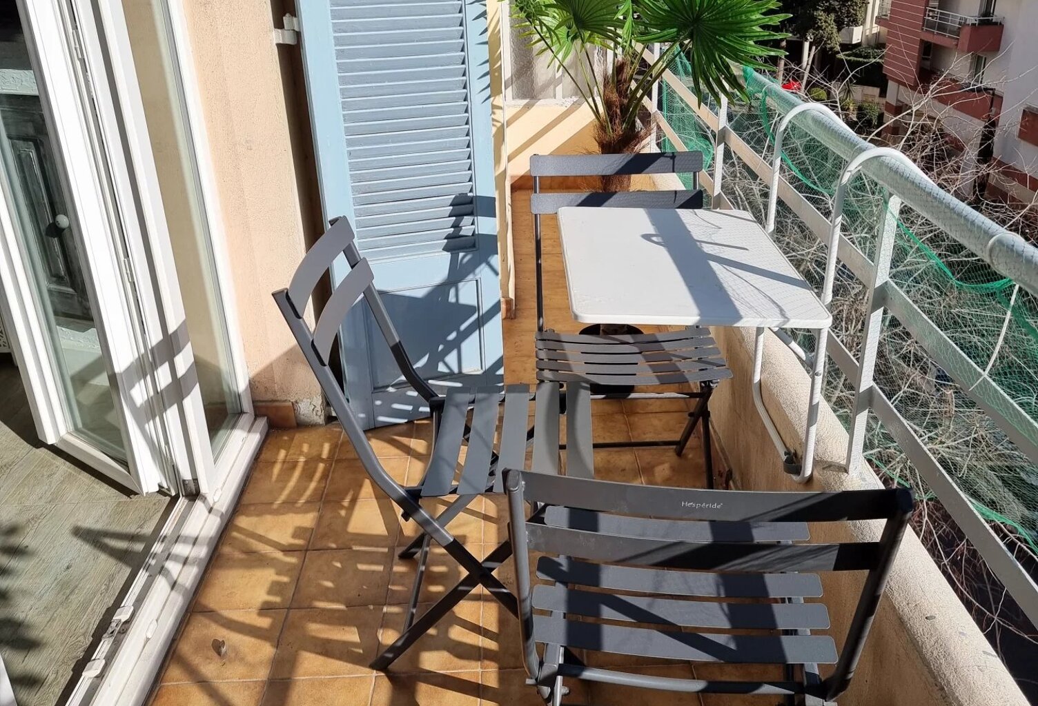 DEUX PIECES CENTRE VILLE PROCHE PLAGES — photo 1