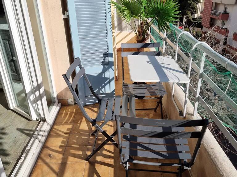 DEUX PIECES CENTRE VILLE PROCHE PLAGES — photo 1
