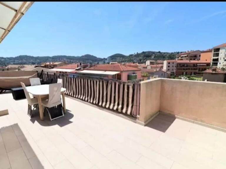APPARTEMENT  4 PIECES  DERNIER ETAGE GARAGE PISCINE — photo 1