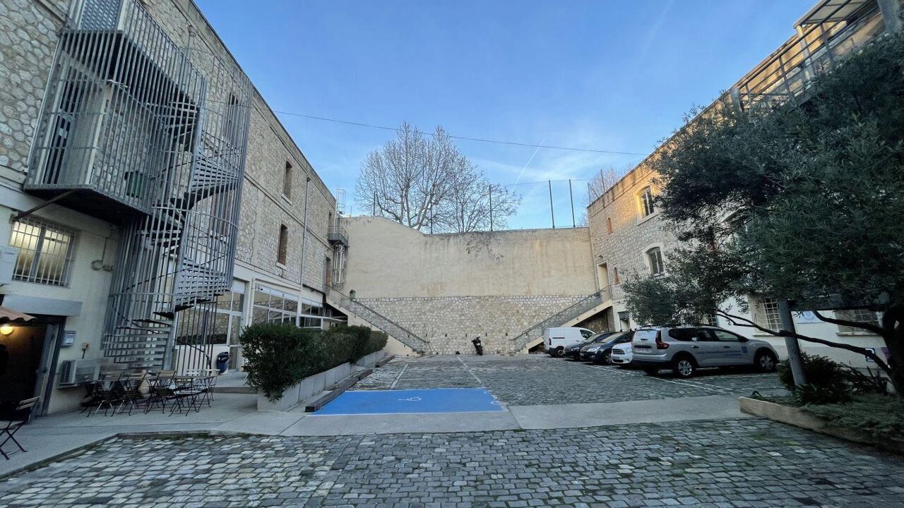 divers 1 pièces 230 m2 à louer à Marseille 1 (13001)