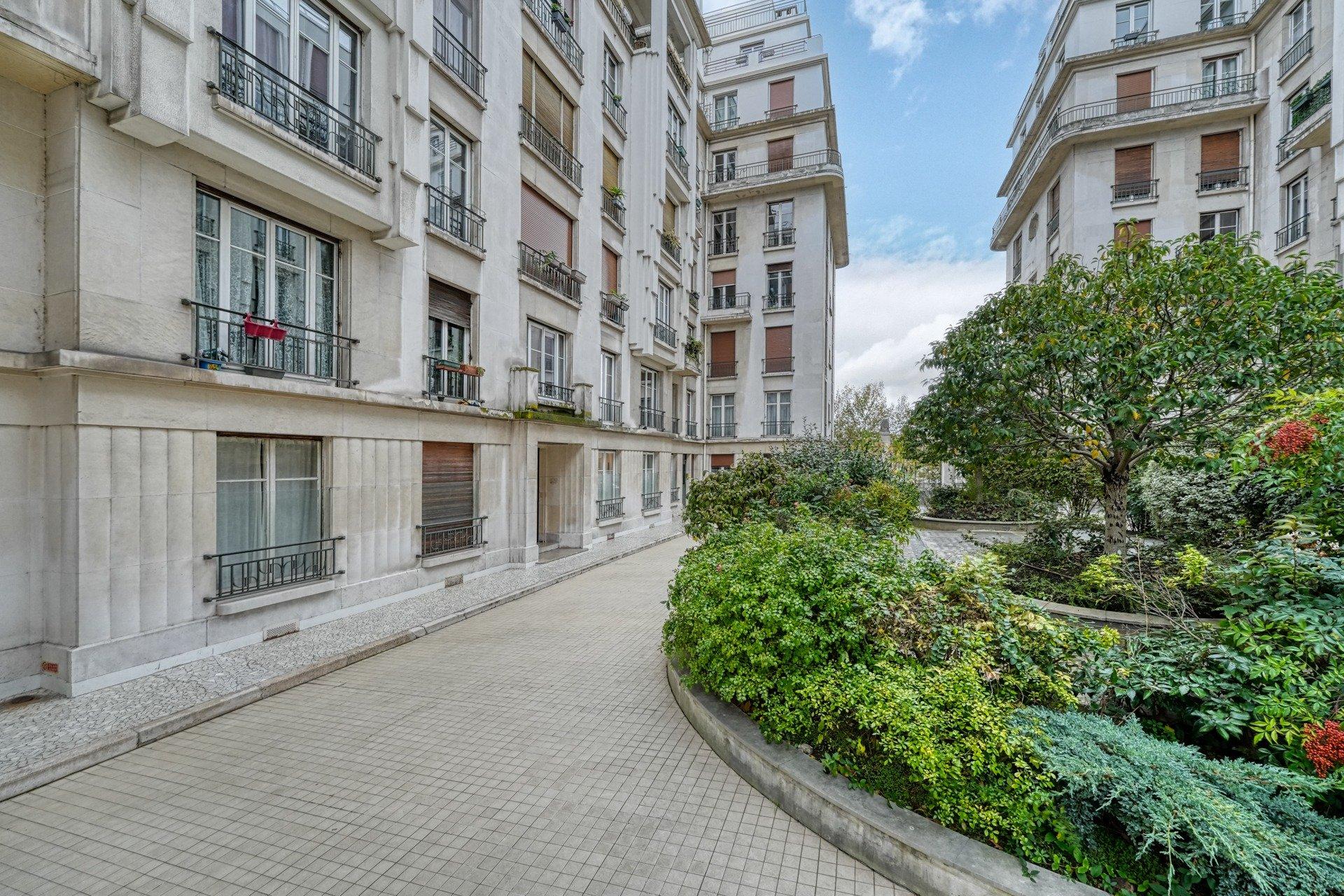 Appartement a louer paris-16e-arrondissement - 4 pièce(s) - 98 m2 - Surfyn