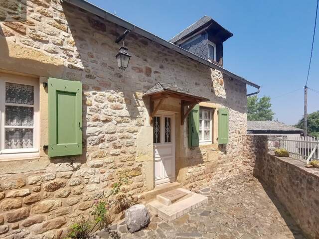 Maison en pierre à BERTHOLENE — photo du bien