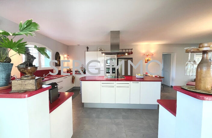 VENDUE PAR NOS SOINS Propriété coup de coeur proche village Montauroux 6 pièce(s) 245 m² — photo 3