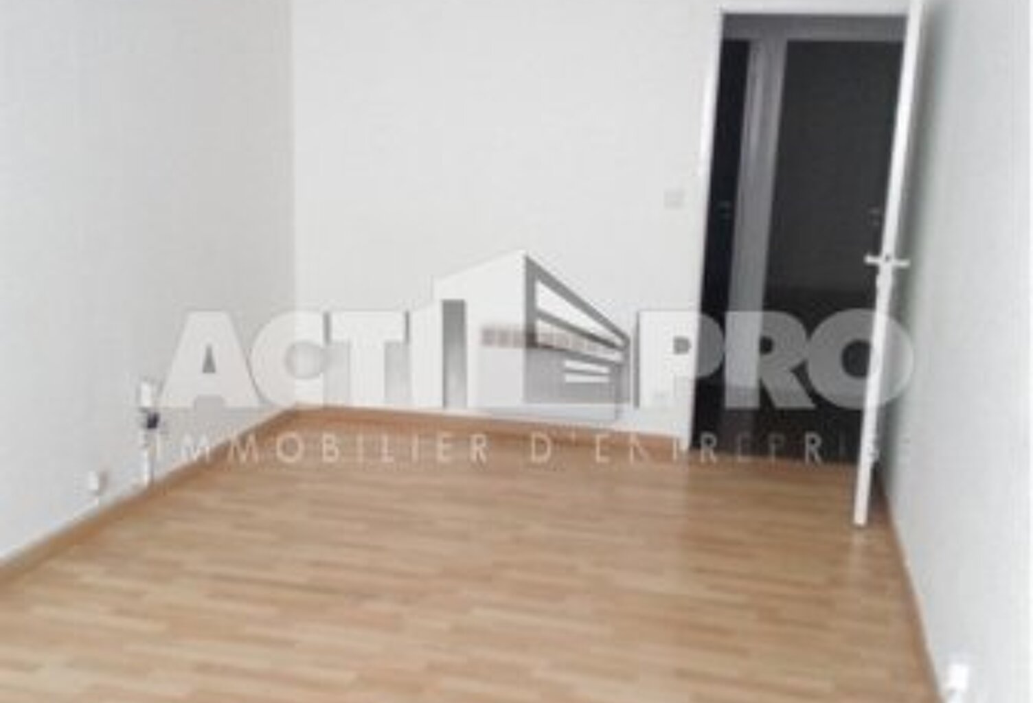 Bureaux à louer — photo 1