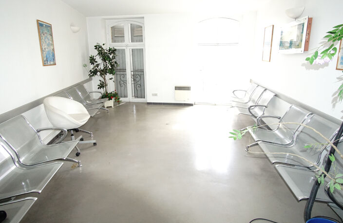 LOCAL PROFESSIONNEL CENTRE VILLE — photo 3