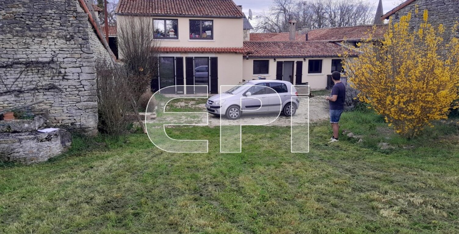 ref9091.Maison atypique rénovée de 160 m2 avec terrain de 1050 — photo 1