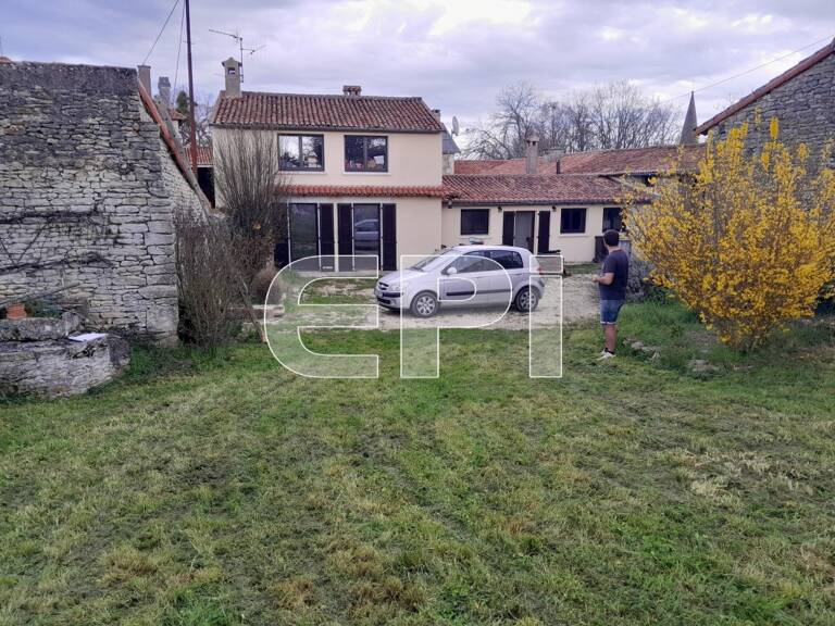 ref9091.Maison atypique rénovée de 160 m2 avec terrain de 1050 — photo 1