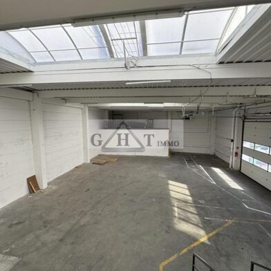 Local industriel 815 m²