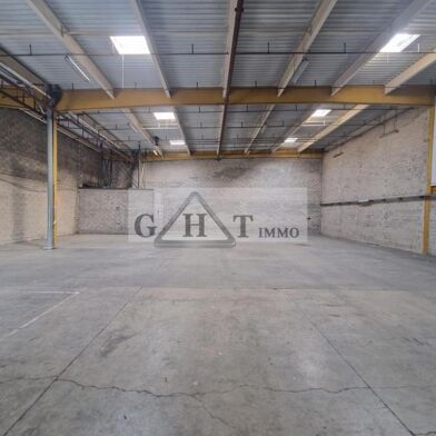 Local industriel 690 m²